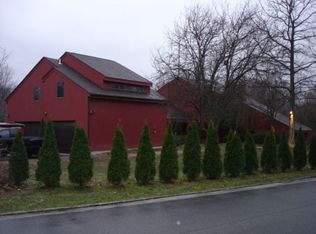 2 Singingwood Ln, Setauket, NY 11733