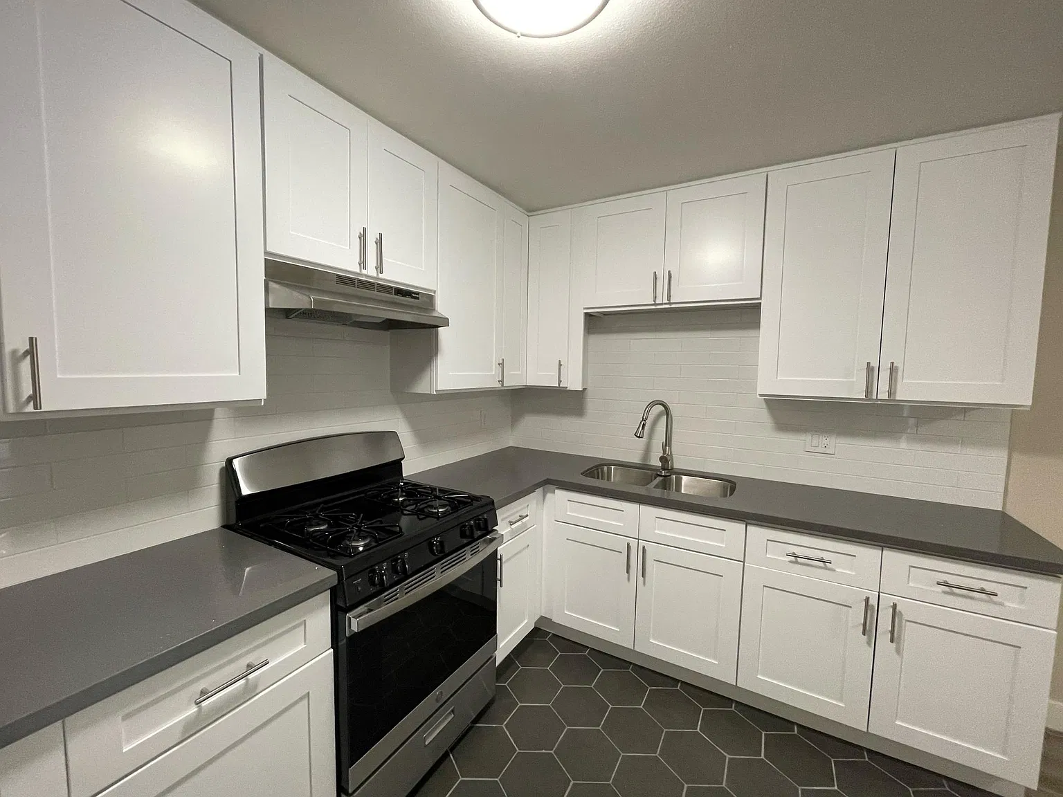 143 Linda Way — Photo 3