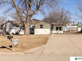 317 E 16th St, York, NE 68467