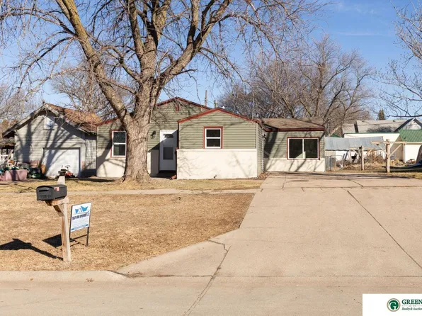 317 E 16th St, York, NE 68467