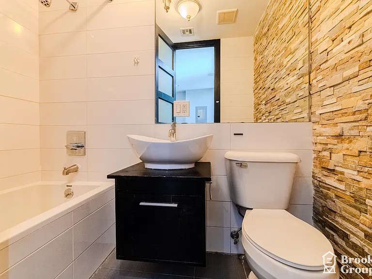 508 Seneca Ave #3C — Photo 5
