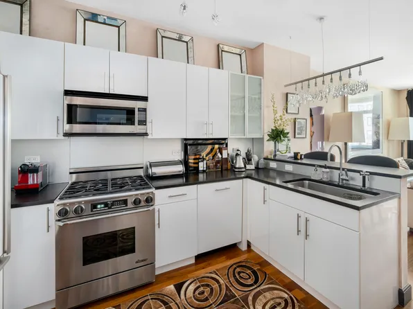 212 East 57th Street 5C image 3 of 9