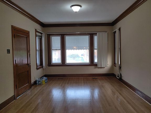 3rd image of 4622 S Sawyer Ave