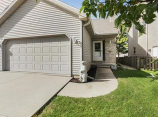 1812 Vladimir Dr, Bloomington, IL