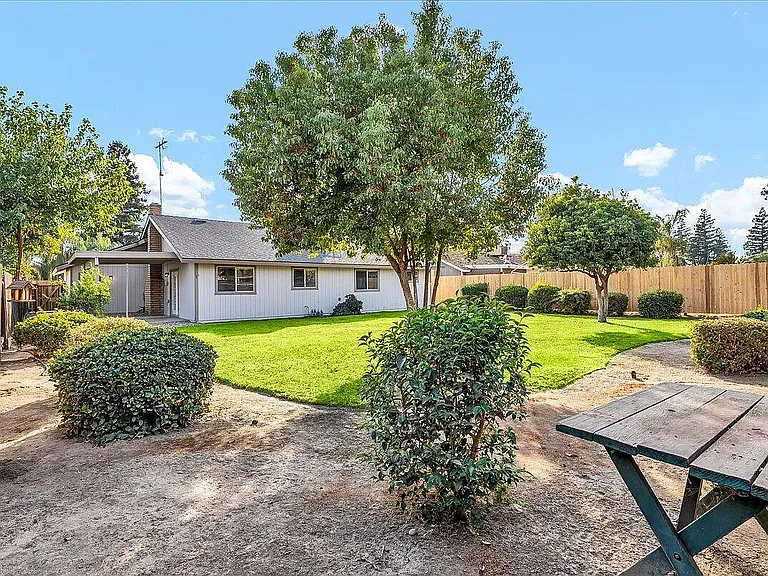 1812 W Wren Dr — Photo 2