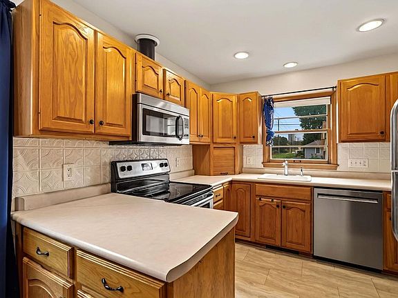 4th image of 6844 Queen Ave S