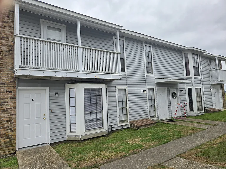 120 Oak Ridge Ave #B — Photo 1
