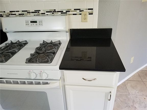 5th image of 1005 Peggotty Pl