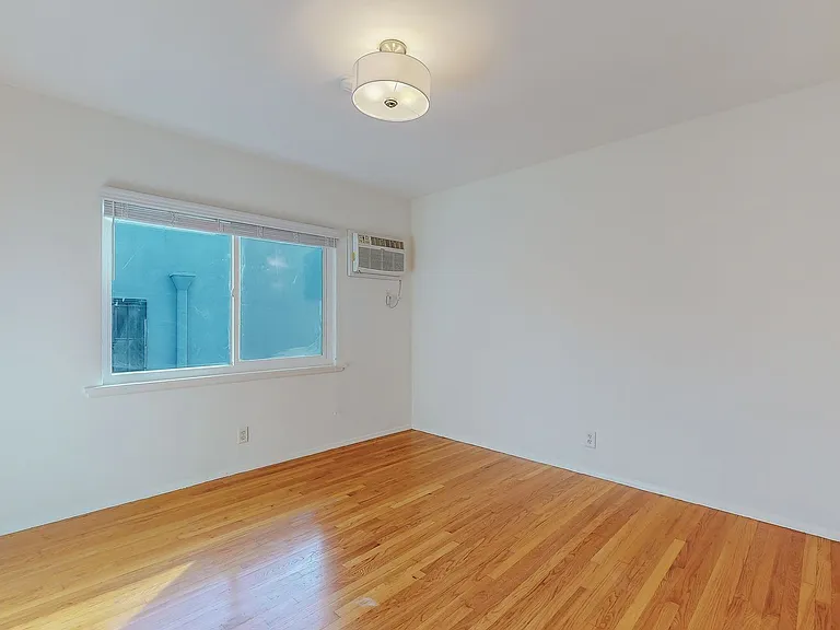 Westwood Hills Apartment — Photo 18