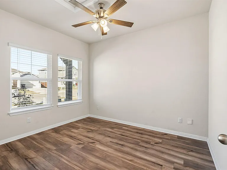 520 Loriner Way — Photo 7