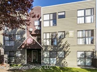 922 N 104th St #C-202, Seattle, WA 98133