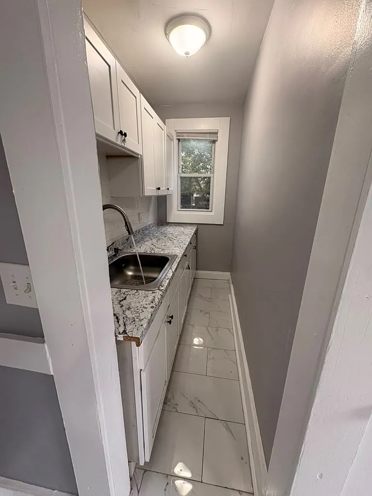 3 bed, 1200 sqft, $1,825 — Photo 2