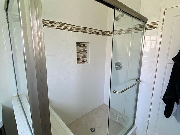 5th image of 905 N Sweetzer Ave APT 15