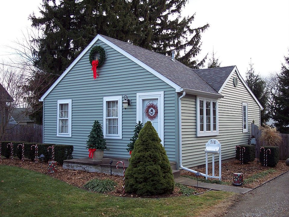 2nd image of 718 E Cavanaugh Rd