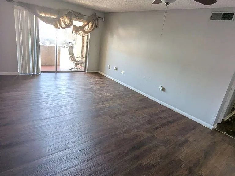 5229 Vineland Rd — Photo 21
