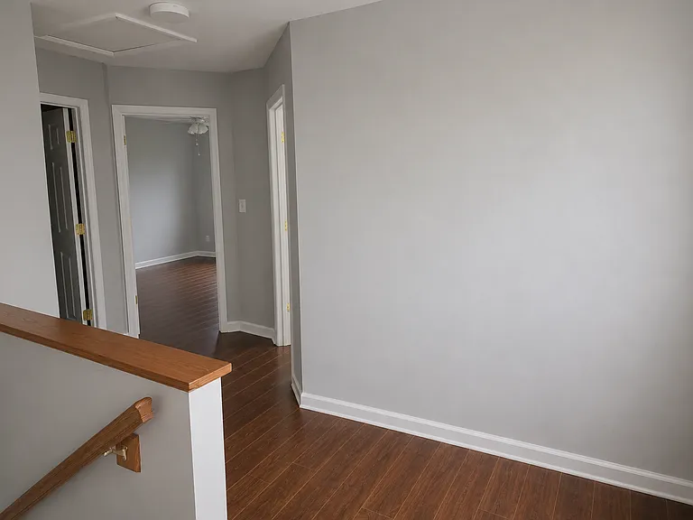 708 English Ivy — Photo 18