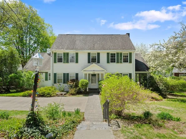 31 Bancroft Rd, Wellesley, MA 02481