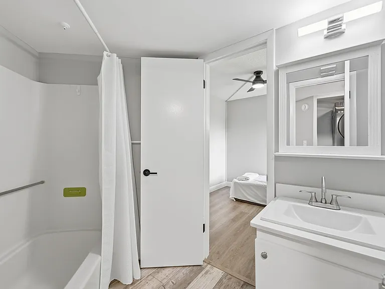 10401 W Broward Blvd #401 — Photo 18