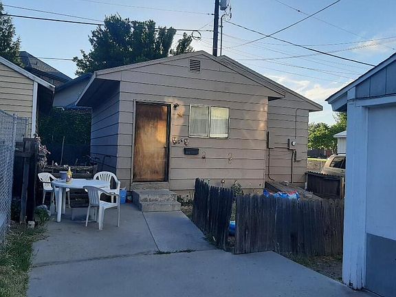 3rd image of 232 Okanogan Ave