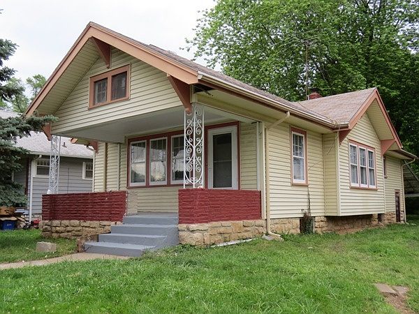 1st image of 1840 E 68th St