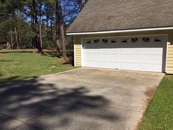 2nd image of 101 Pinewood Dr