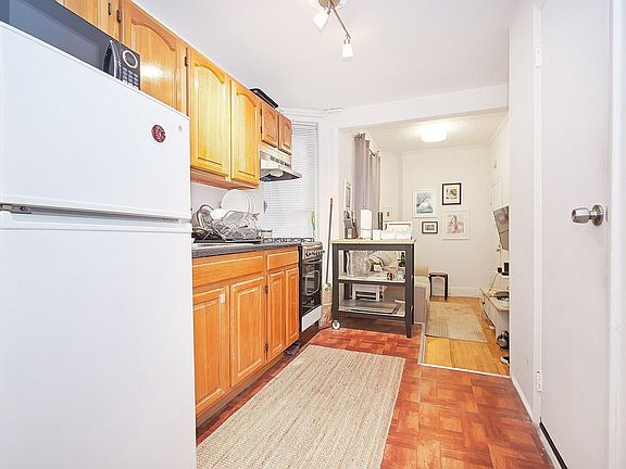 4th image of 120 Macdougal St APT 16
