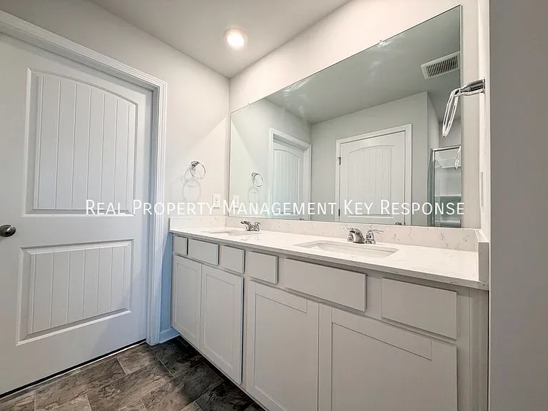 1004 Midpoint Ln — Photo 8