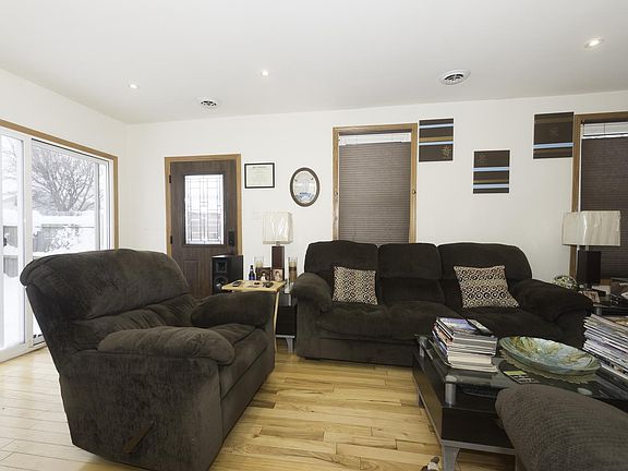 3rd image of 5410 W Waveland Ave
