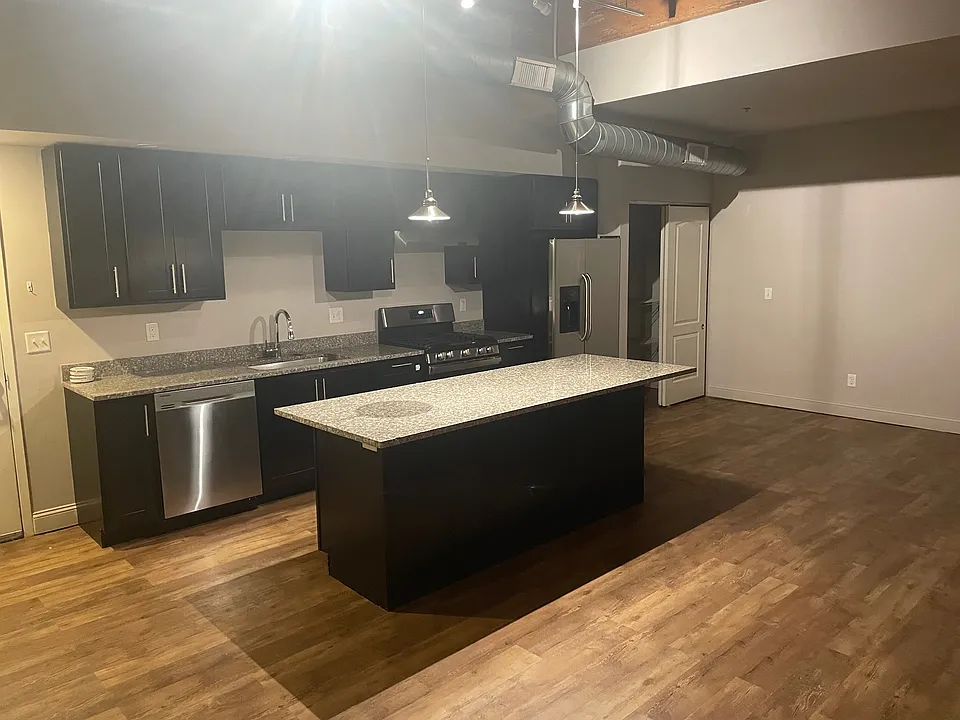 535 Roosevelt Ave #108