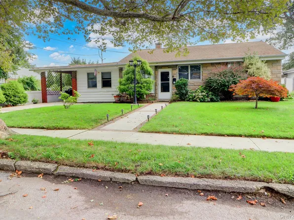 176 Tottenham Road, Lynbrook, NY 11563