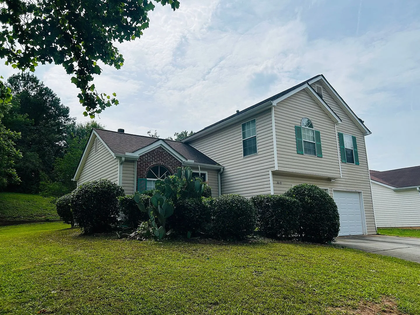 Great location, newly renovated 3 bedroom home in Rex! Must see! — Photo 2