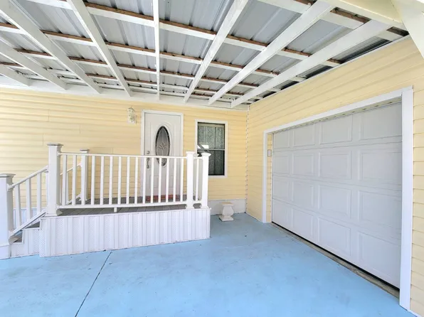 405 Port Royal Ct, North Fort Myers, FL 33917