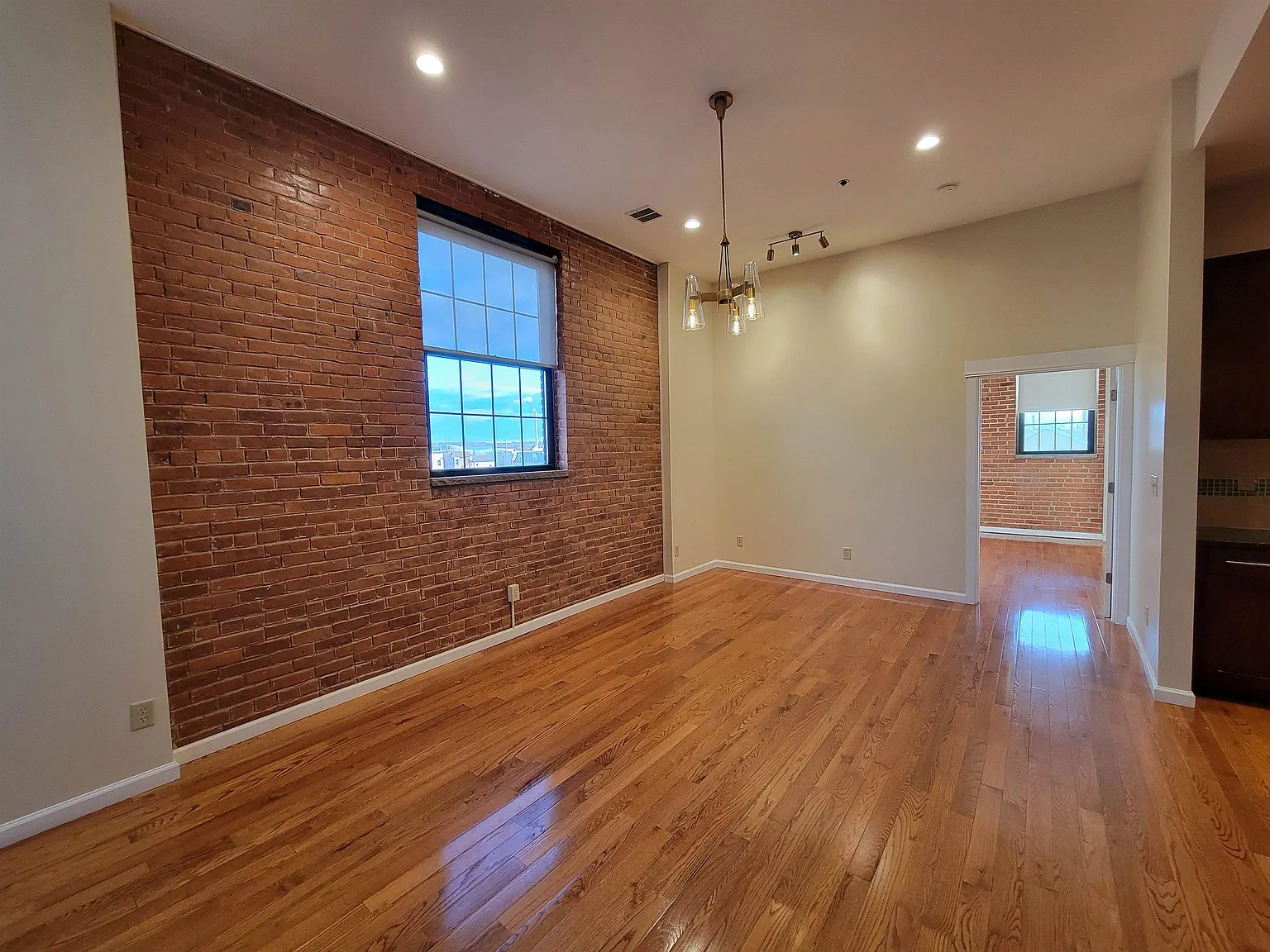 2 bed, 2.0 bath, 1000 sqft, $2,500 — Photo 4