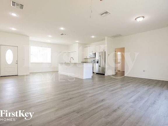 2nd image of 2154 Penguin Ln