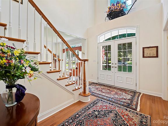 2nd image of 118 Huntfield Way
