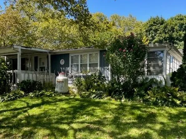 1 Overlook Ln, Bath, PA 18014