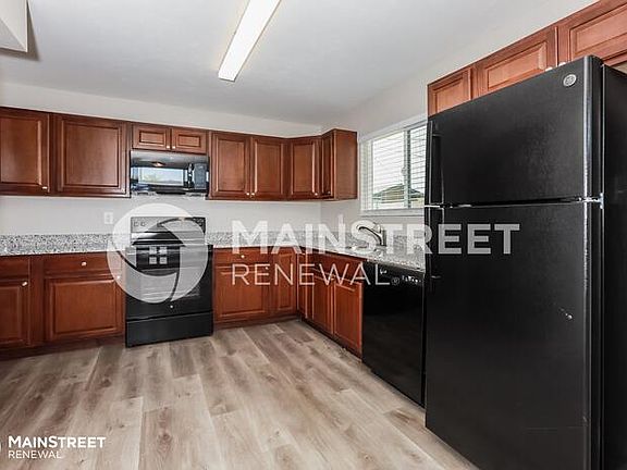 5th image of 2923 W Country Gables Dr