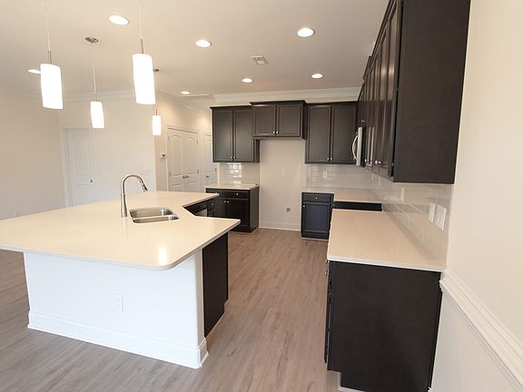 5th image of 119 Dunevegan Ln