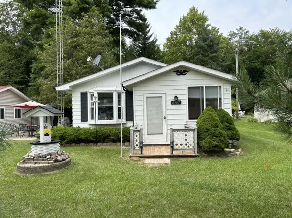 6387 Brookside Dr, Deckerville, MI 48427