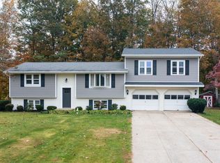 3350 Woodrose Ln, Erie, PA 16510