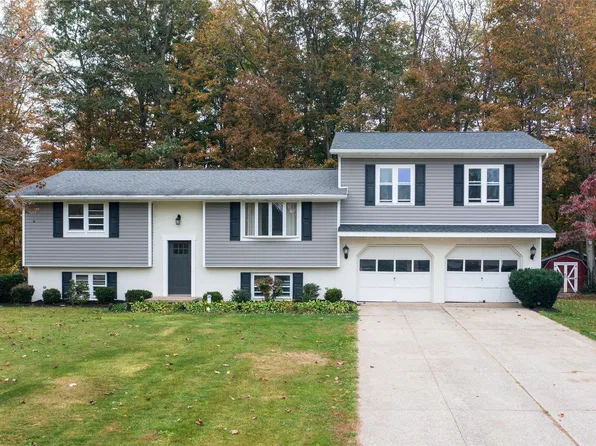 3350 Woodrose Ln, Erie, PA 16510