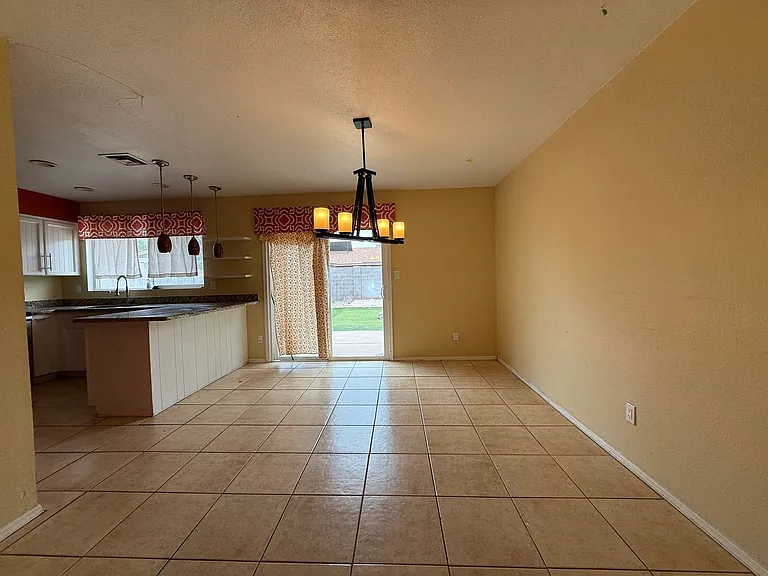 2263 E Hampton Ave — Photo 5