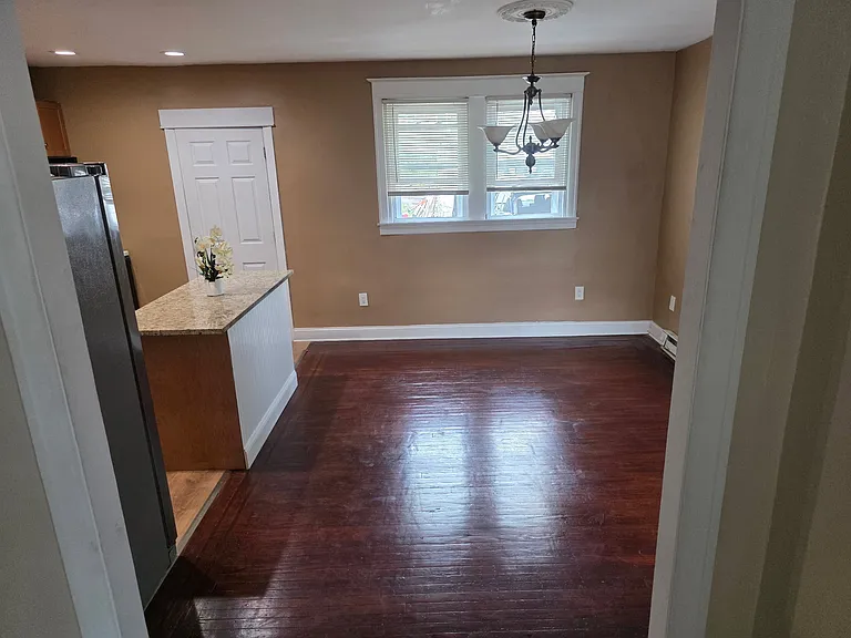 2449 Marshall Rd — Photo 10