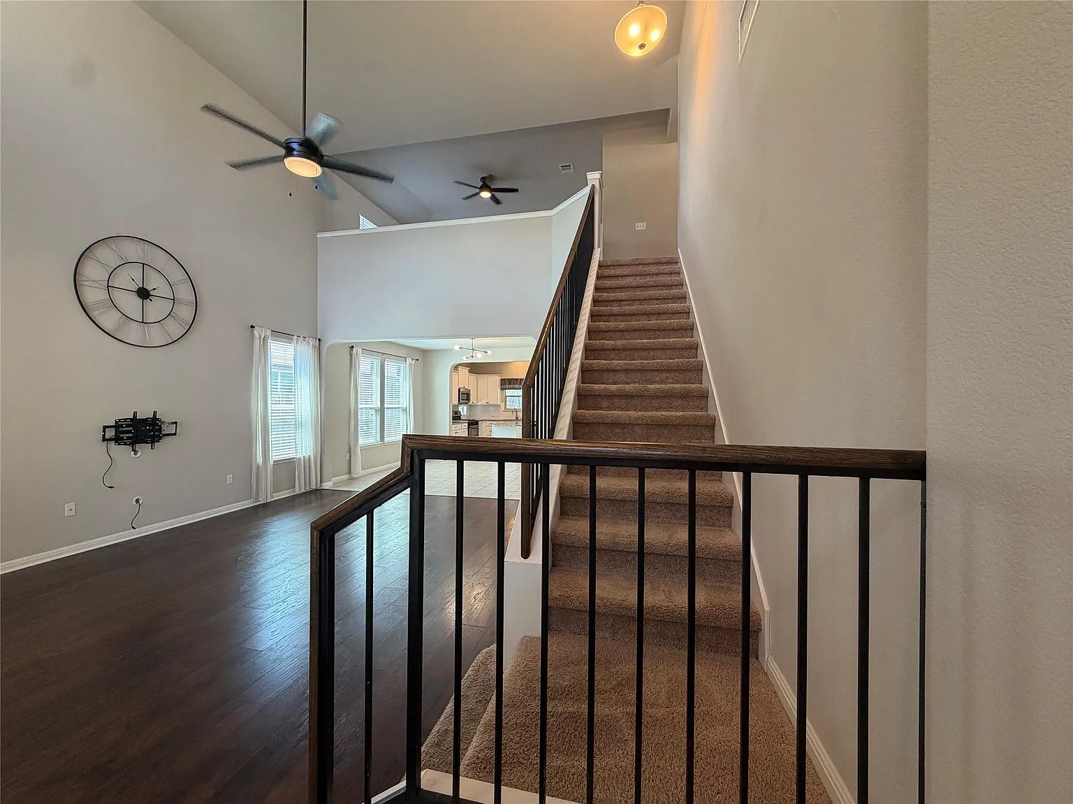 3 bed, 2.5 bath, 2117 sqft, $2,500 — Photo 2