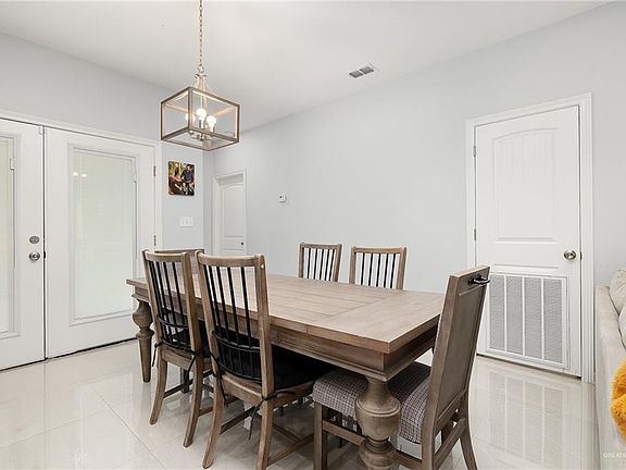 4th image of 4504 Peacock St