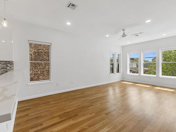 2nd image of 936 Pavonia Ave #2B