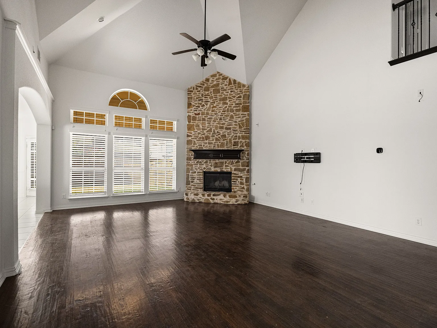 6 bed, 4069 sqft, $3,800 — Photo 3