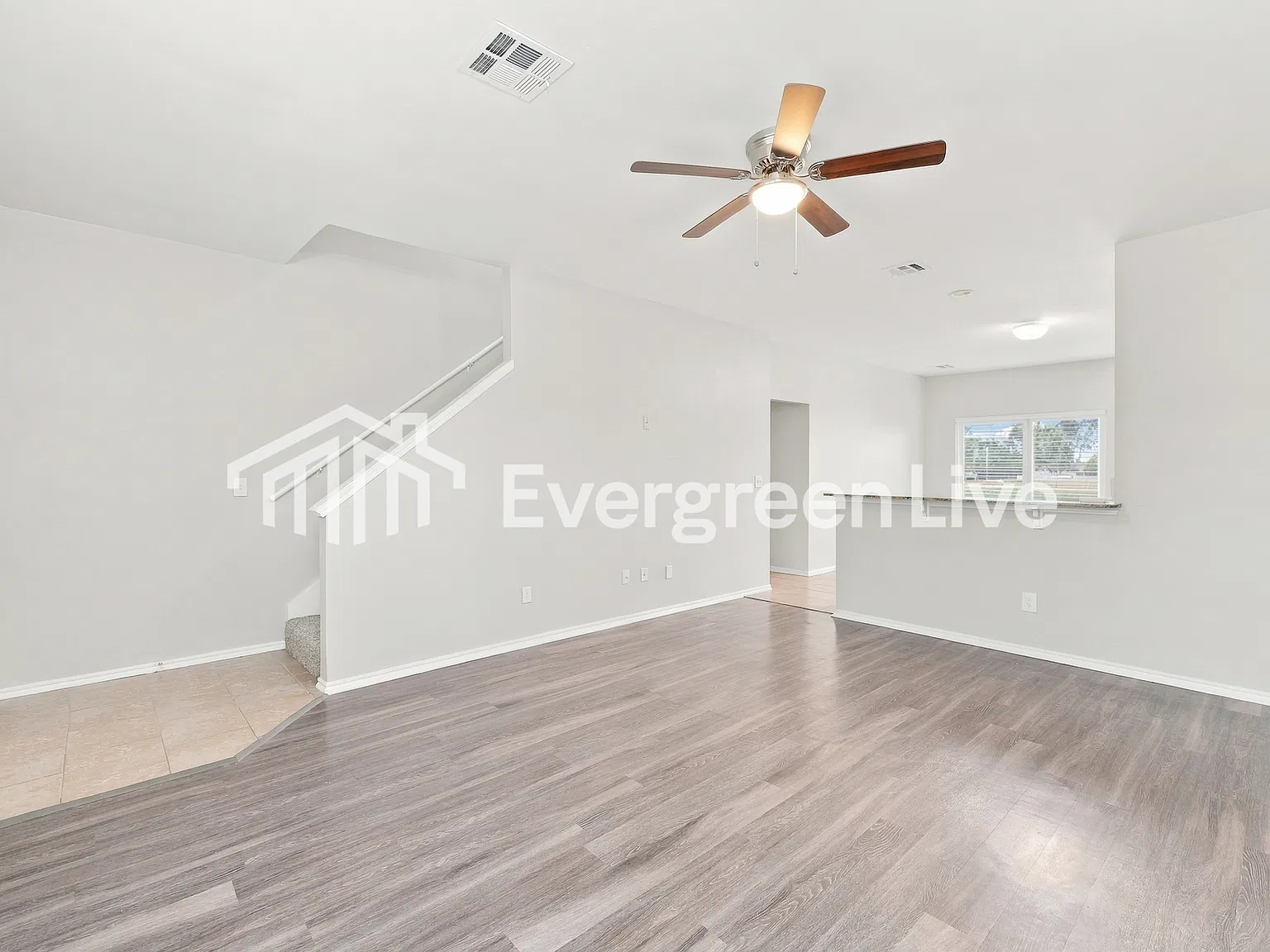4 bed, 2.5 bath, 2323 sqft, $2,095 — Photo 3
