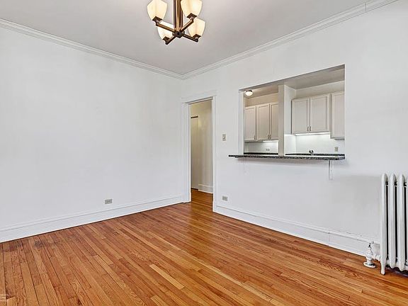 2nd image of 1542 W Rosemont Ave #3