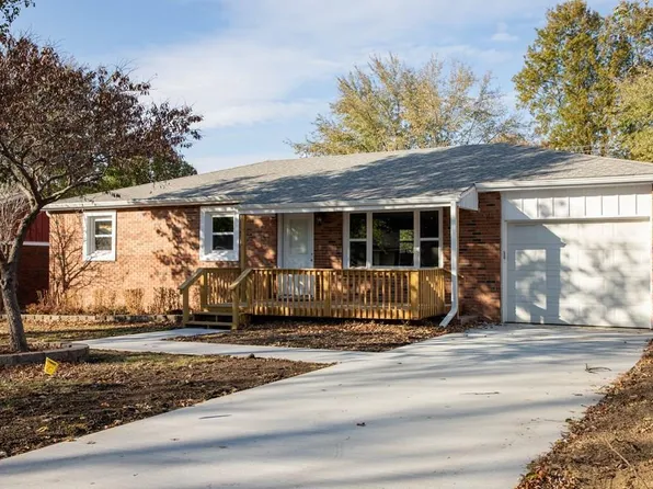 2204 W 1st St, Coffeyville, KS 67337